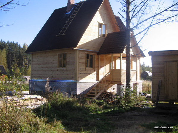 Дом с тремя фронтонами и крыльцом 6х9 м
